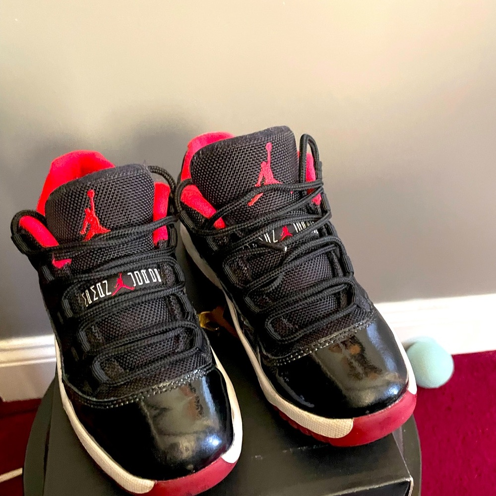 Toddler Jordan 11 low breds. With original box
